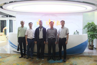 广东省商标协会会长黄启宁一行莅临伟才教育参观指导