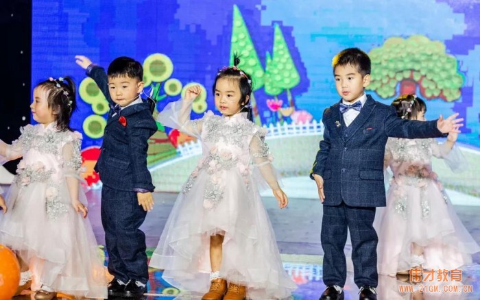 山东威海伟才幼儿园:双旦大PARTY