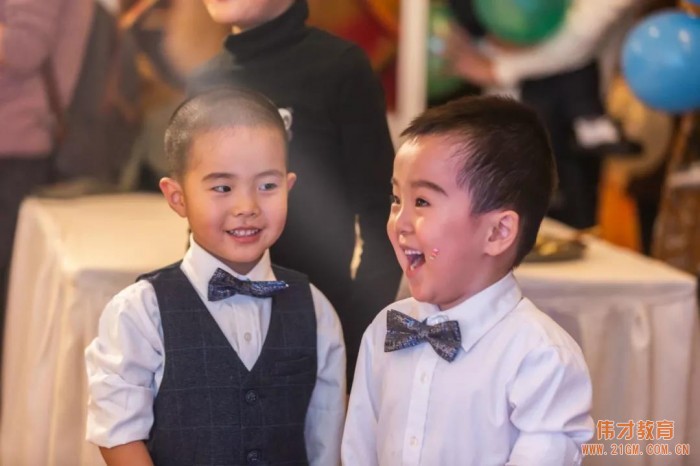 山东威海伟才幼儿园:双旦大PARTY