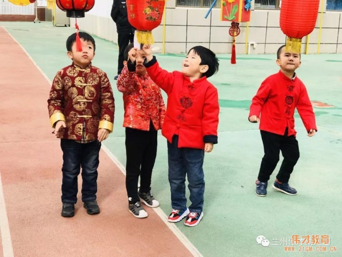 甘肃兰州格兰绿都伟才幼儿园:正月十五花灯展 大家齐乐庆元宵