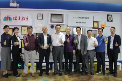 广西桂平市人大常委会主任李健龙一行领导莅临伟才教育参观交流