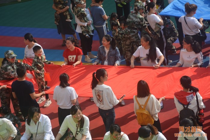 潼南伟才幼儿园庆祝建国70周年 “我是小小兵”亲子运动会