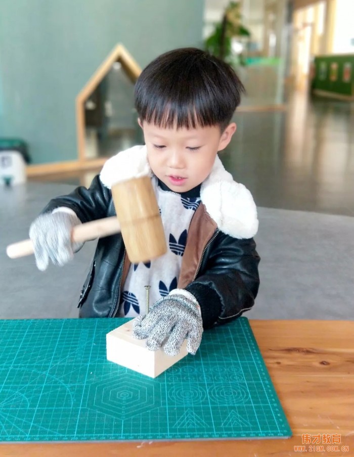广西南宁宾阳伟才幼儿园:木工坊初体验