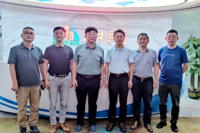 华南师范大学研究生院王健主任、学前教育系杨宁教授莅临伟才教育交流指导