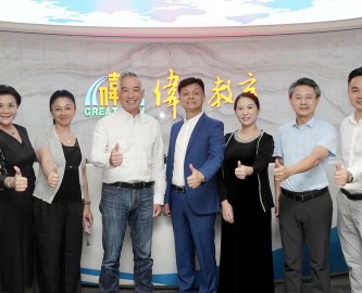 美国加州密尔布瑞市长一行莅临伟才教育考察交流